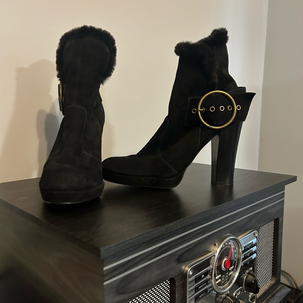 Colin Stuart Black Suede Pull-on Bootie Buckle 3.75" Heel Women's 9 like New